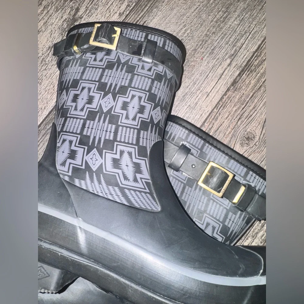 Pendleton Women’s Heritage Print Short Rain Boot, Harding Black, Size 7 EUR 38